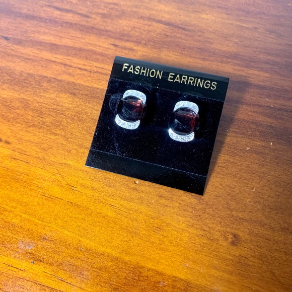 Vintage Monet faux garnet and diamond stud earrings - Picture 6 of 9